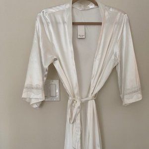 Women's Silk Robe  w/Lace Detail - BRAND NEW White Wedding